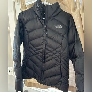 Women’s medium north face jacket.